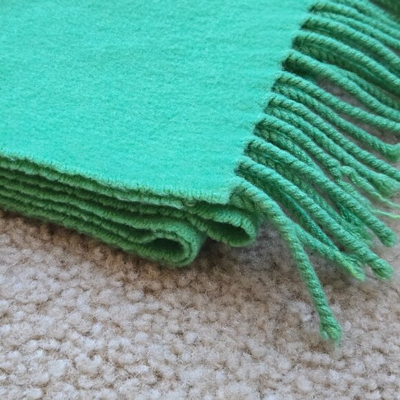 Tumi Fringed Wool Scarf Green - Picture 6 of 7